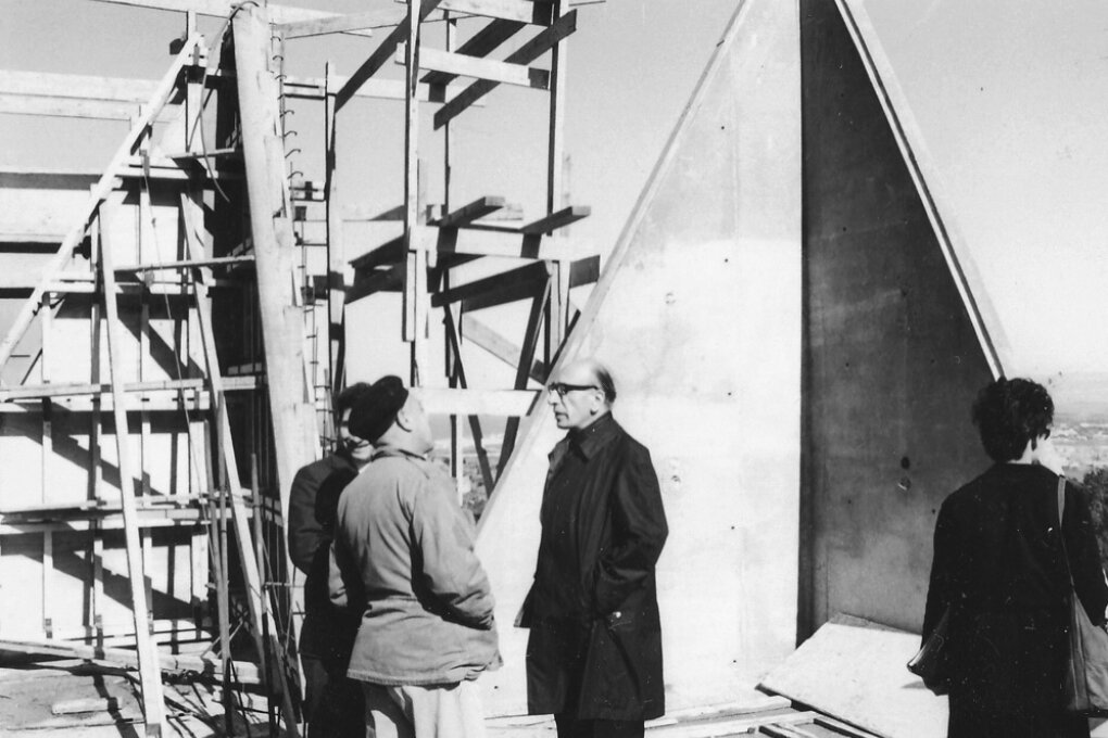 Architektura zmocňující se prostoru: Alfred Neumann – život a dílo